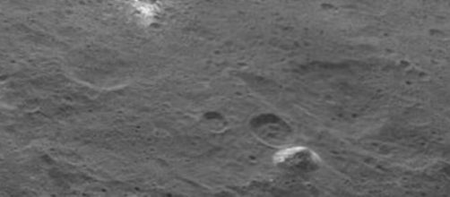 Pir&aacute;mide en la superficie de Ceres