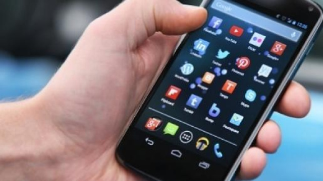 Prezzo smartphone volantino Mediaworld e Trony 