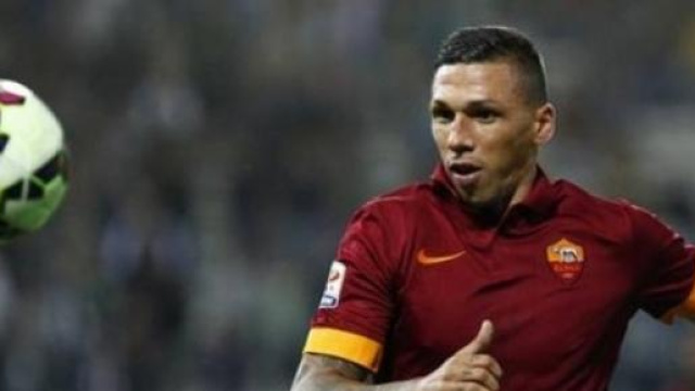 Jos&eacute; Holebas in uscita dalla Roma