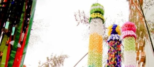 Fesejando el Tanabata con bamb&uacute; y adornos de papel