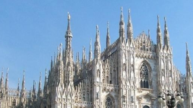 A bordo di un bus per le vie di Milano