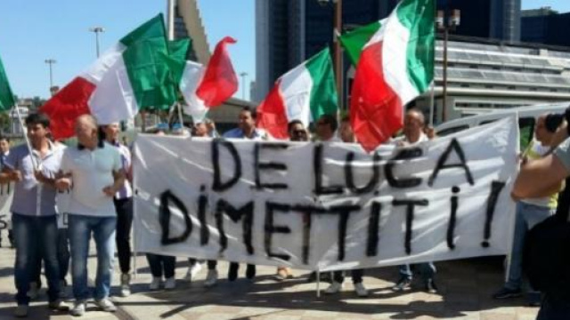 I 5 Stelle contro De Luca e Renzi