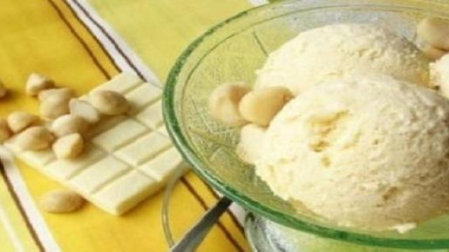 Gelato al cioccolato bianco