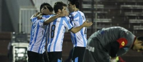 Bri&aacute;n Fern&aacute;ndez festeja su primer gol 
