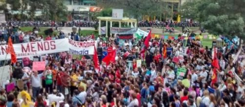 Reuni&oacute;n colosal de ciudadanos contra el femicidio