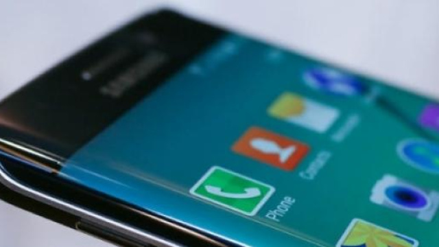 Galaxy S6 Edge Plus con schermo pi&ugrave; ampio