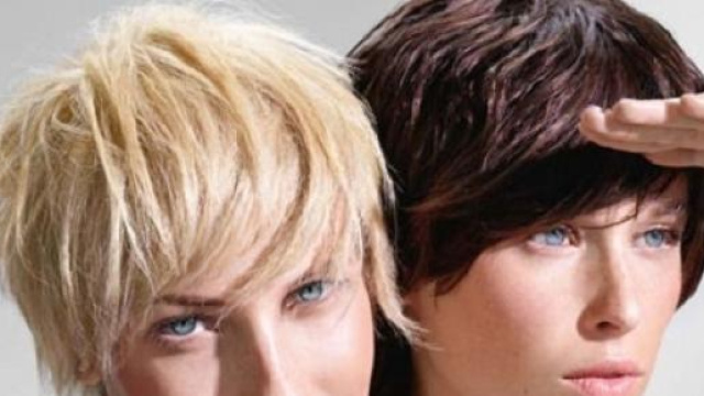 Capelli corti in versione bionda e castana