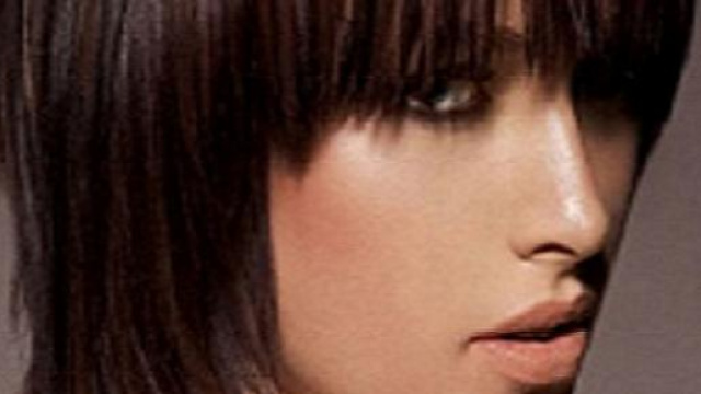 Taglio medio, liscio e castano