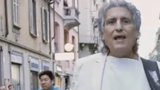 Cutugno, divertendosi, reinterpreta L'italiano