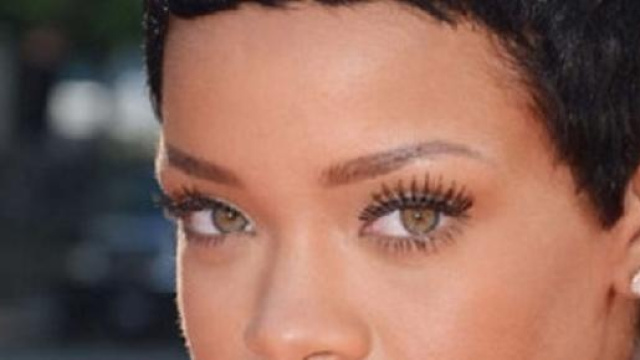 Pixie corto, nero e con basette