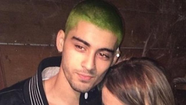 Zayn Malik si &egrave; tinto i capelli di verde