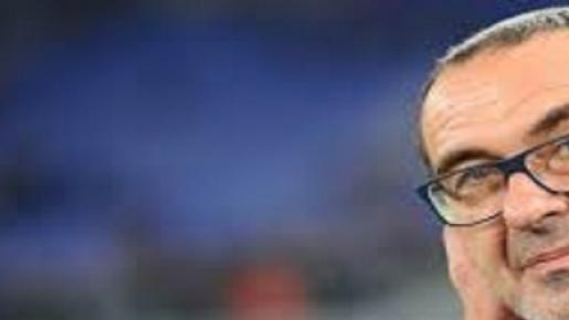 Un pensieroso Sarri riflette sul suo futuro Napoli