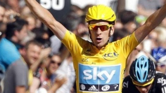 Wiggins trionfa record dell'ora