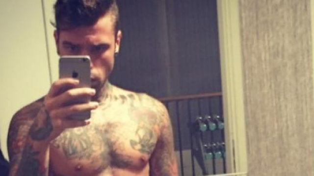 Fedez, foto pagina facebook #nonceduesenzatrash