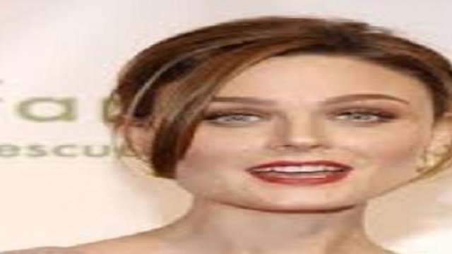 L'attrice americana Emily Deschane.