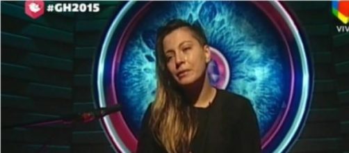 Angie llorando en el confesionario