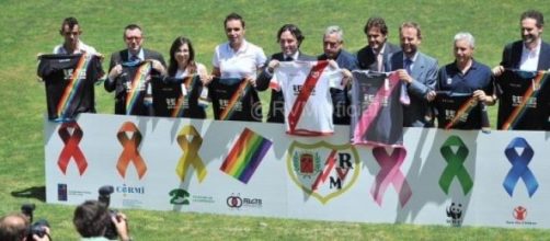 La presentaci&oacute;n de las camisetas RVM Oficial