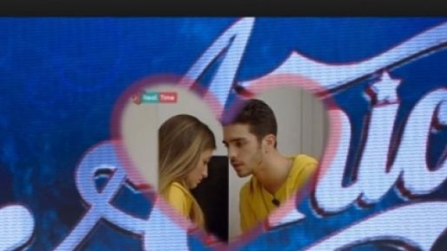 Cristian e Virginia dentro la scuola di Amici
