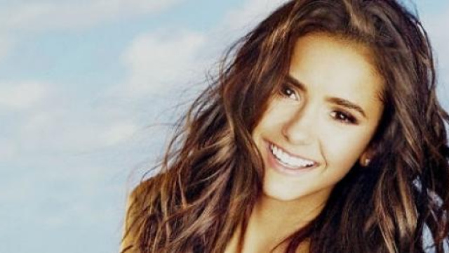 Nina Dobrev in vacanza da sola