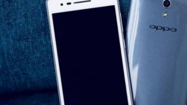 Nuovo smartphone Oppo Mirror 5s