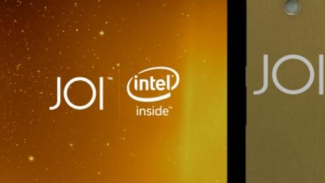 Smartphone Android Joi Phone 5 con Intel Atom x3