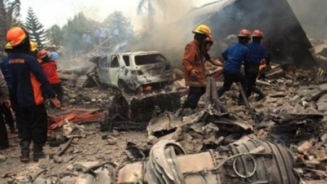 Un'immagine del disastro aereo avvenuta a Medan