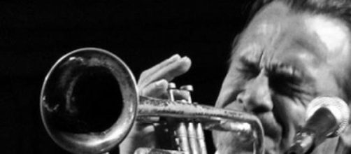 Diego Casanova cantante y trompetista de la banda.