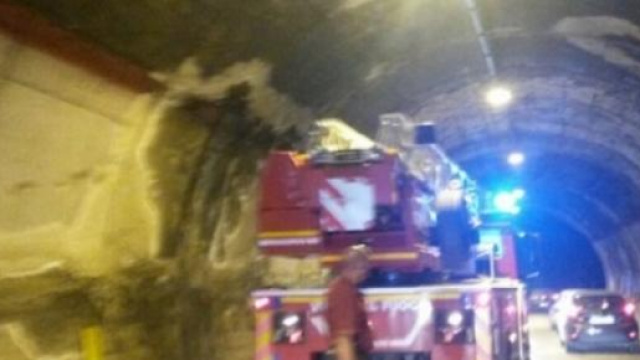 Nuovo crollo in Sicilia: cade intonaco in galleria