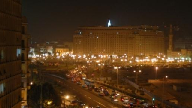 Una veduta notturna della capitale egiziana