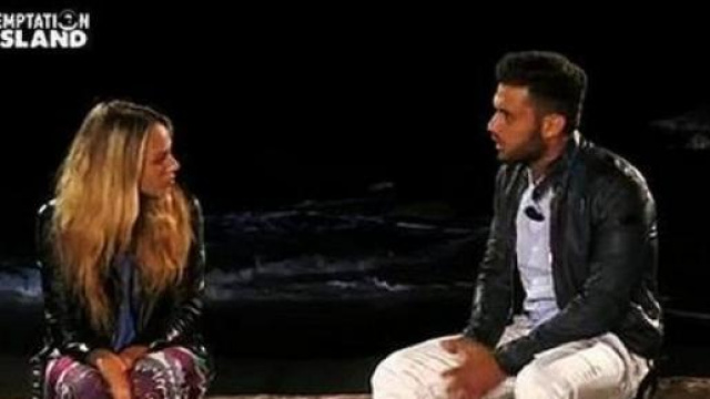Gianmarco parla di Aurora in un'intervista.