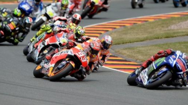 Lorenzo e Marquez in lotta per la prima posizione.