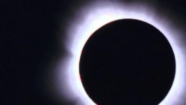 Una ordinaria eclissi di sole