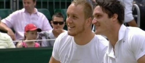Fernandez y  Pfeifer posan con el trofeo