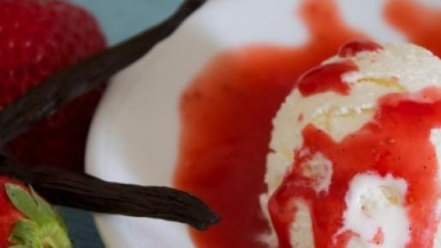 Il gelato allo zenzero con fragole