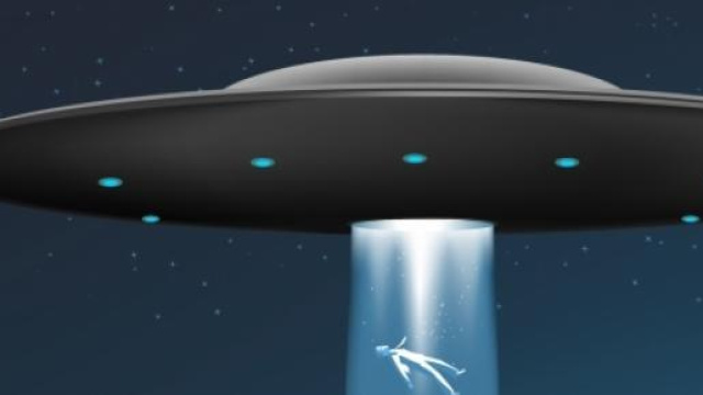 Sopra ricostruzione di fantasia di un UFO rapitore