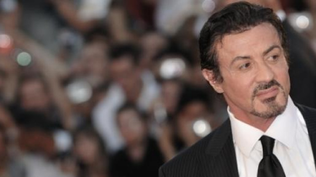 Sylvester Stallone, nei panni di Rambo, sfida Isis