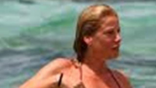 Alessia Marcuzzi e le foto in bikini col marito