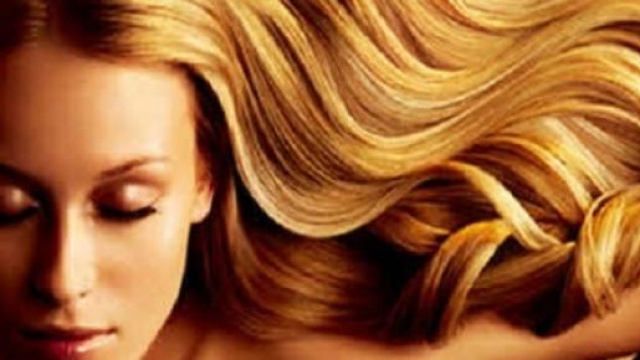 Capelli lunghi, effetto luce dal finishing glossy