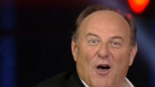 Gerry Scotti durante un programma