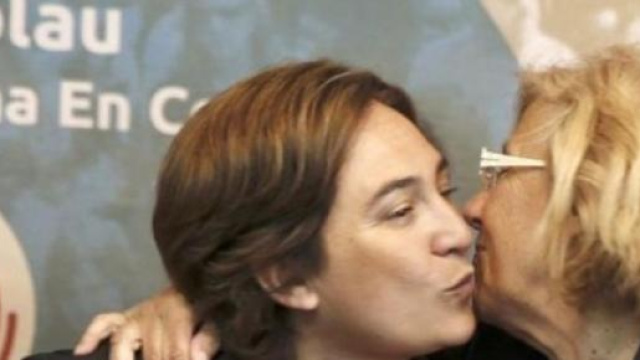 I sindaci Ada Colau e Manuela Carmena, 