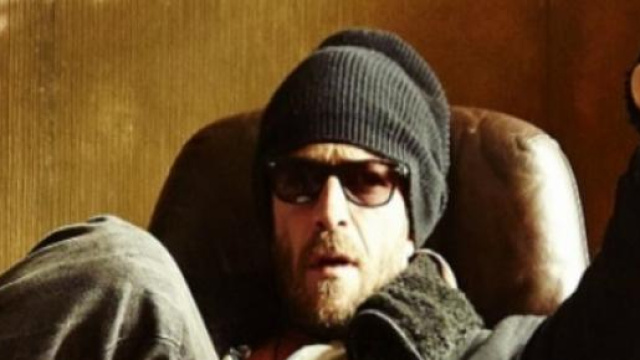 Luke Perry nei panni di Max