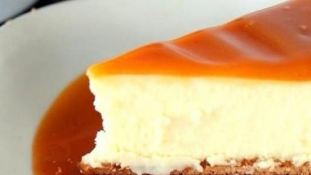La cheesecake al caramello e mandorle