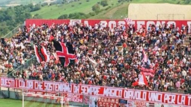 La curva dei sostenitori del Teramo
