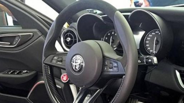 Alfa Romeo Giulia: il volante