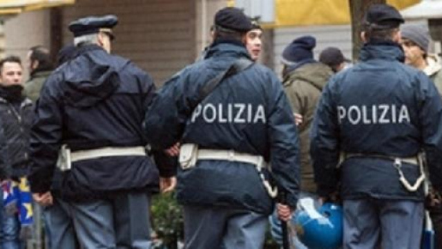 Scontri fra tifosi hanno impegnato la polizia