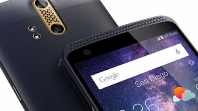 Smartphone ZTE Axon Mini.