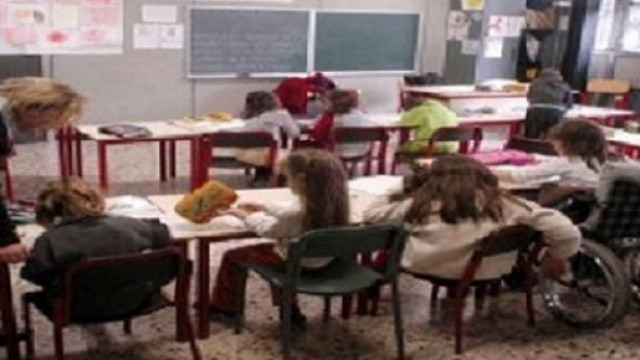 Alcuni studenti disabili in classe