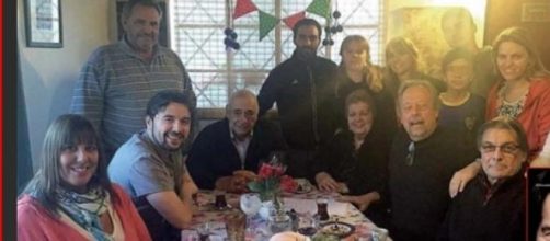 Erg&uuml;n junto a sus compatriotas en Palermo