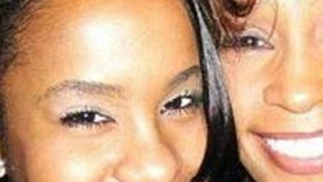 Bobbi Kristina Brown con la madre Whitney Houston