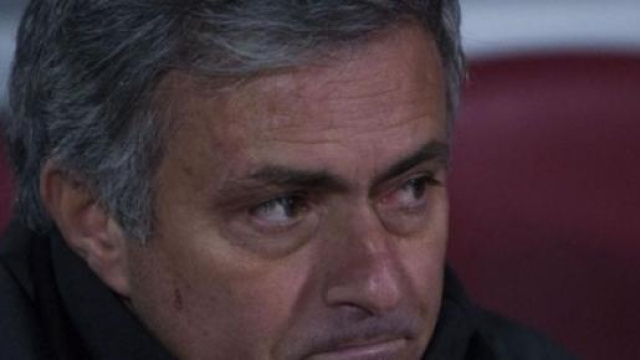 Jos&eacute; Mourinho pensieroso.